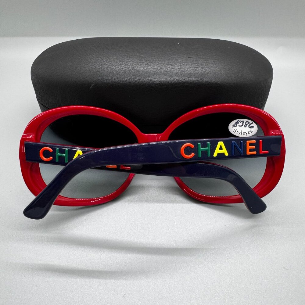 CHANEL Red & Navy Oversized Sunglasses with Multicolor Logo - Picture 2 of 16